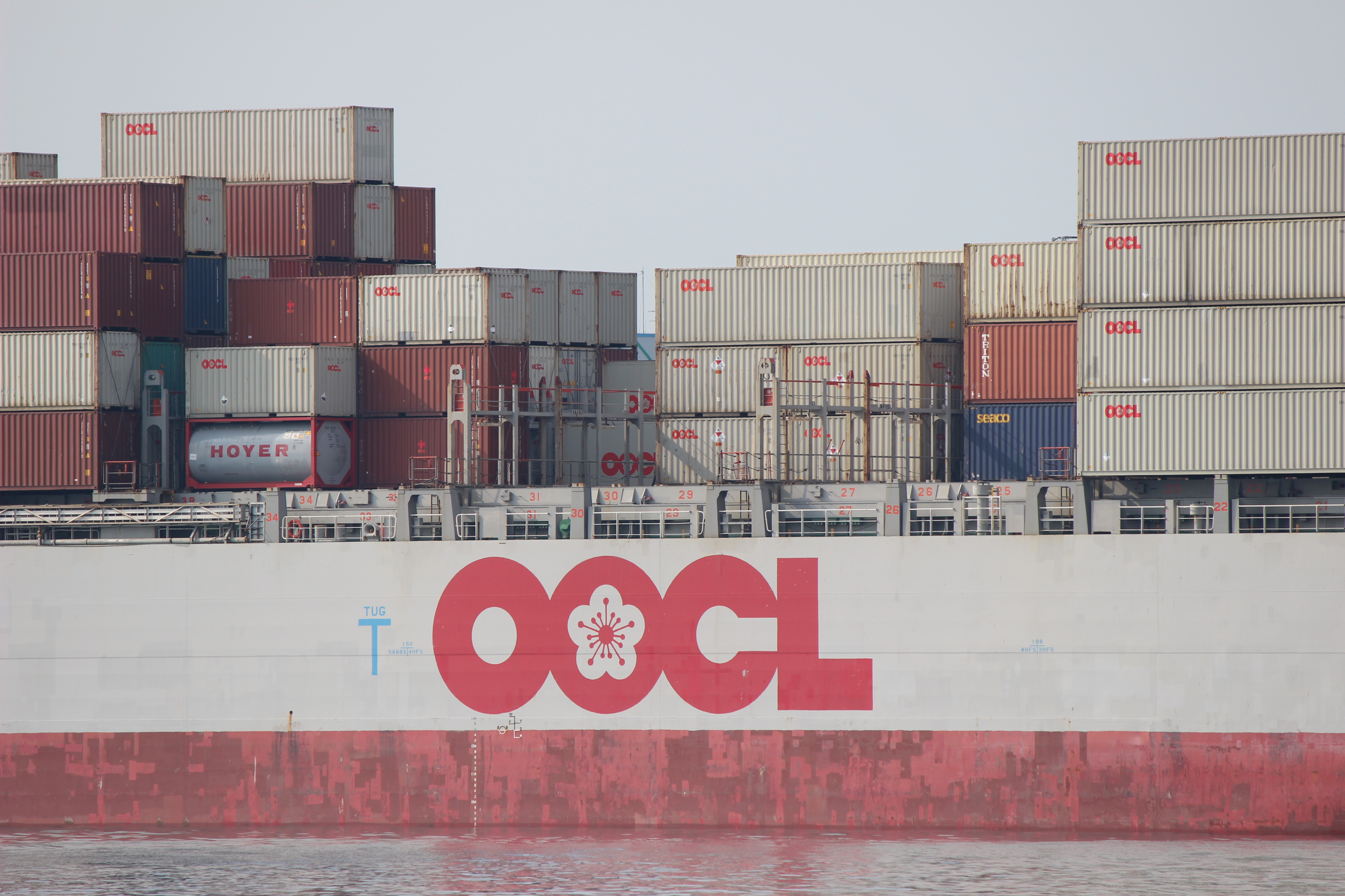 OOCL コンテナ船